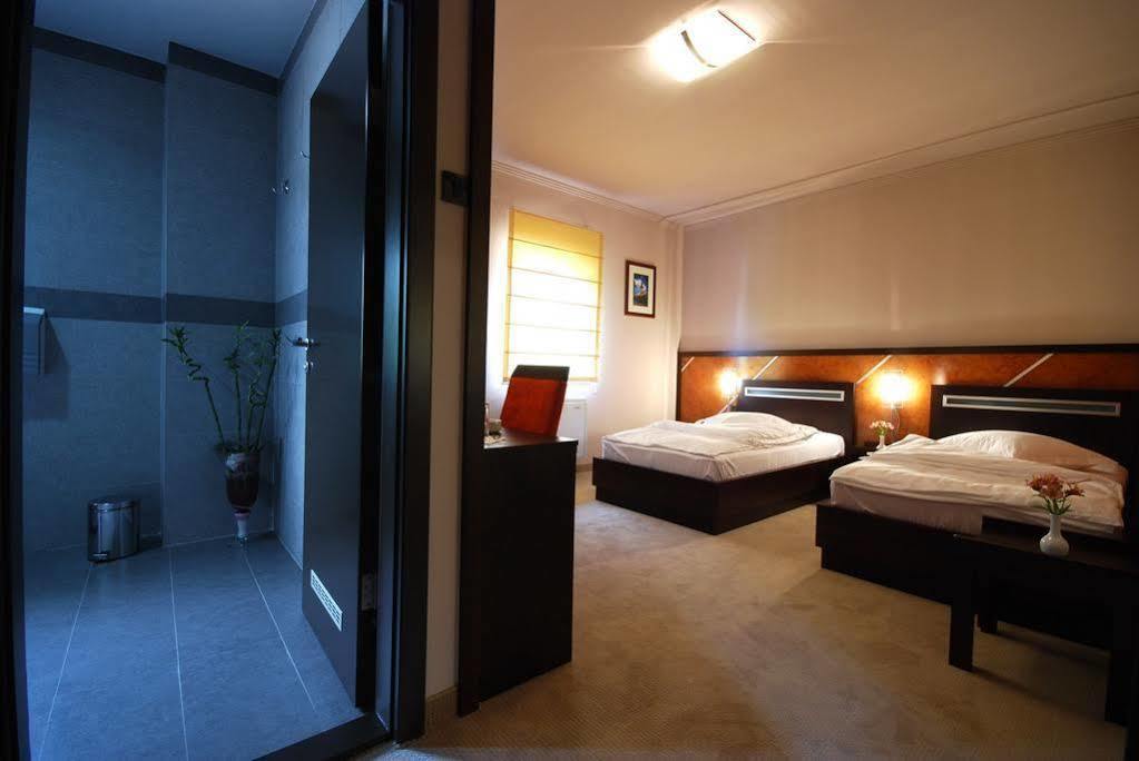 Hotel Forum Garni Subotica Esterno foto
